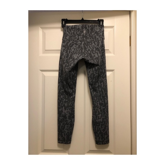 Lululemon wunder train grey printed leggings - Picture 4 of 4